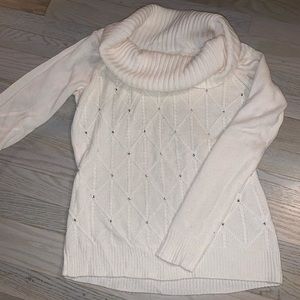 White turtle neck sweater